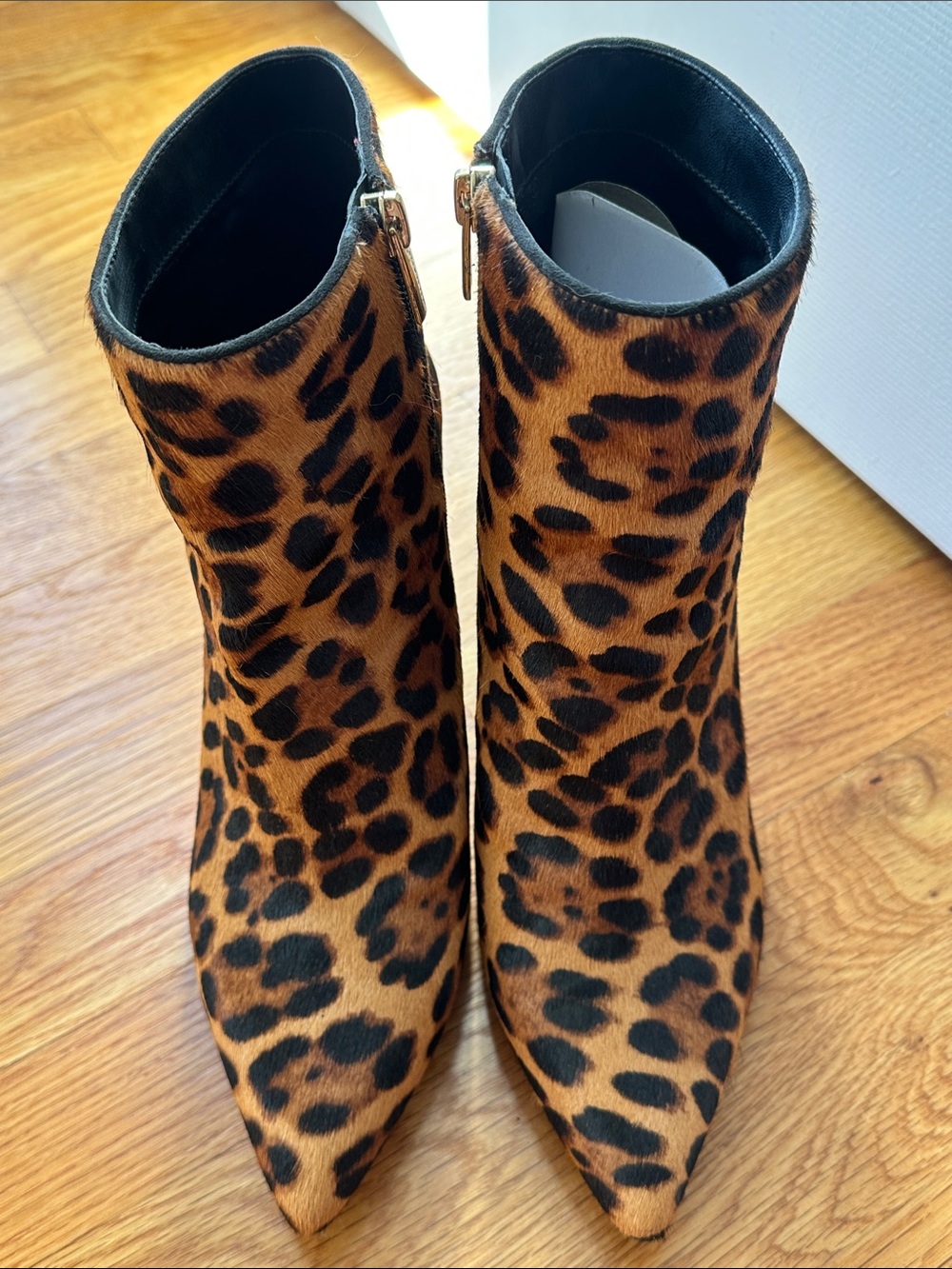 Vince Camuto Leopard Print Booties size 9 Like new condition- Cow Hair